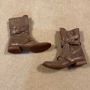 Women’s Born Alamid zipper cushion boots. Size 7